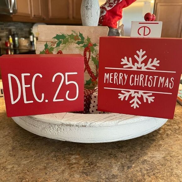 425 - DECEMBER 25 and MERRY CHRISTMAS, WOODEN TIER TRAY HOLIDAY DECOR - Picture 1 of 1